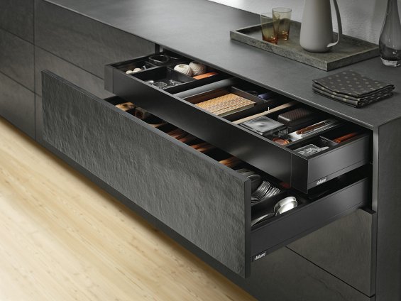 Внутренний ящик LEGRABOX pure TIP-ON BLUMOTION (высота M 90,5, глубина 270 мм, 10-20 кг), терра-черный