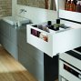 Внутренний ящик LEGRABOX pure TIP-ON BLUMOTION (высота C 177, глубина 300 мм, до 20 кг), белый шелк
